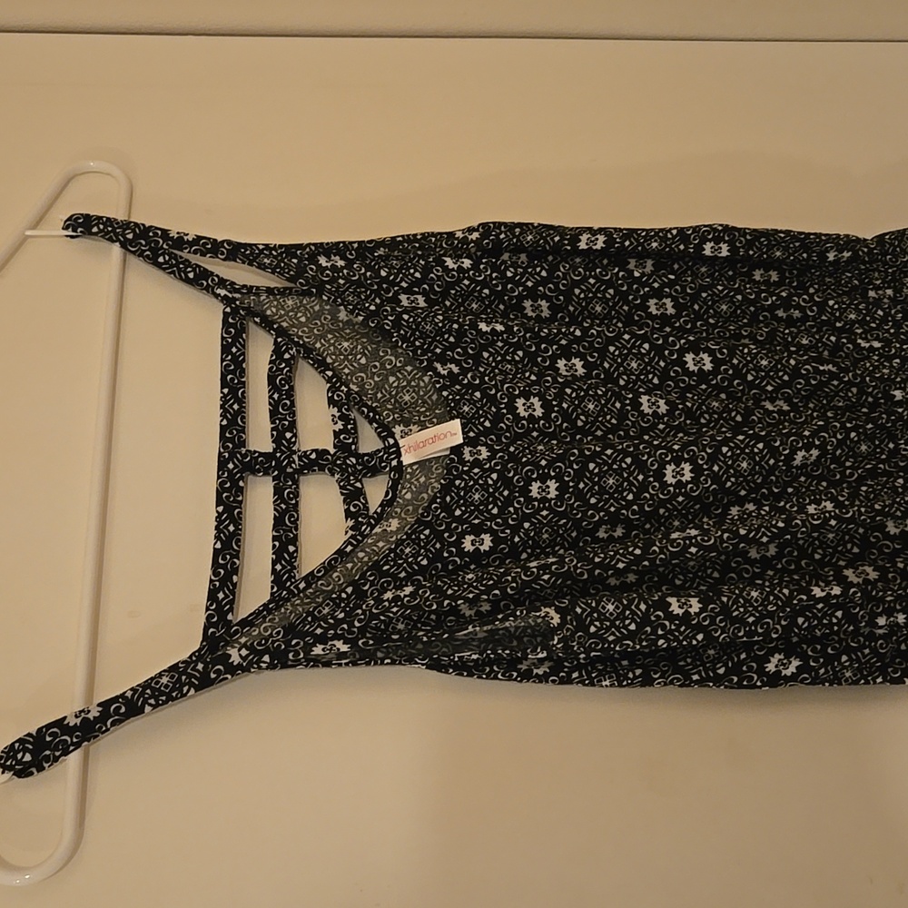 Romper - Picture 2 of 5